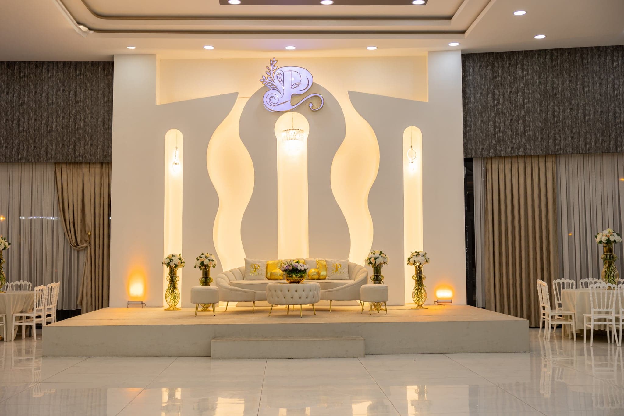 Golden Wedding VIP Masalar ve Salon Düzeni