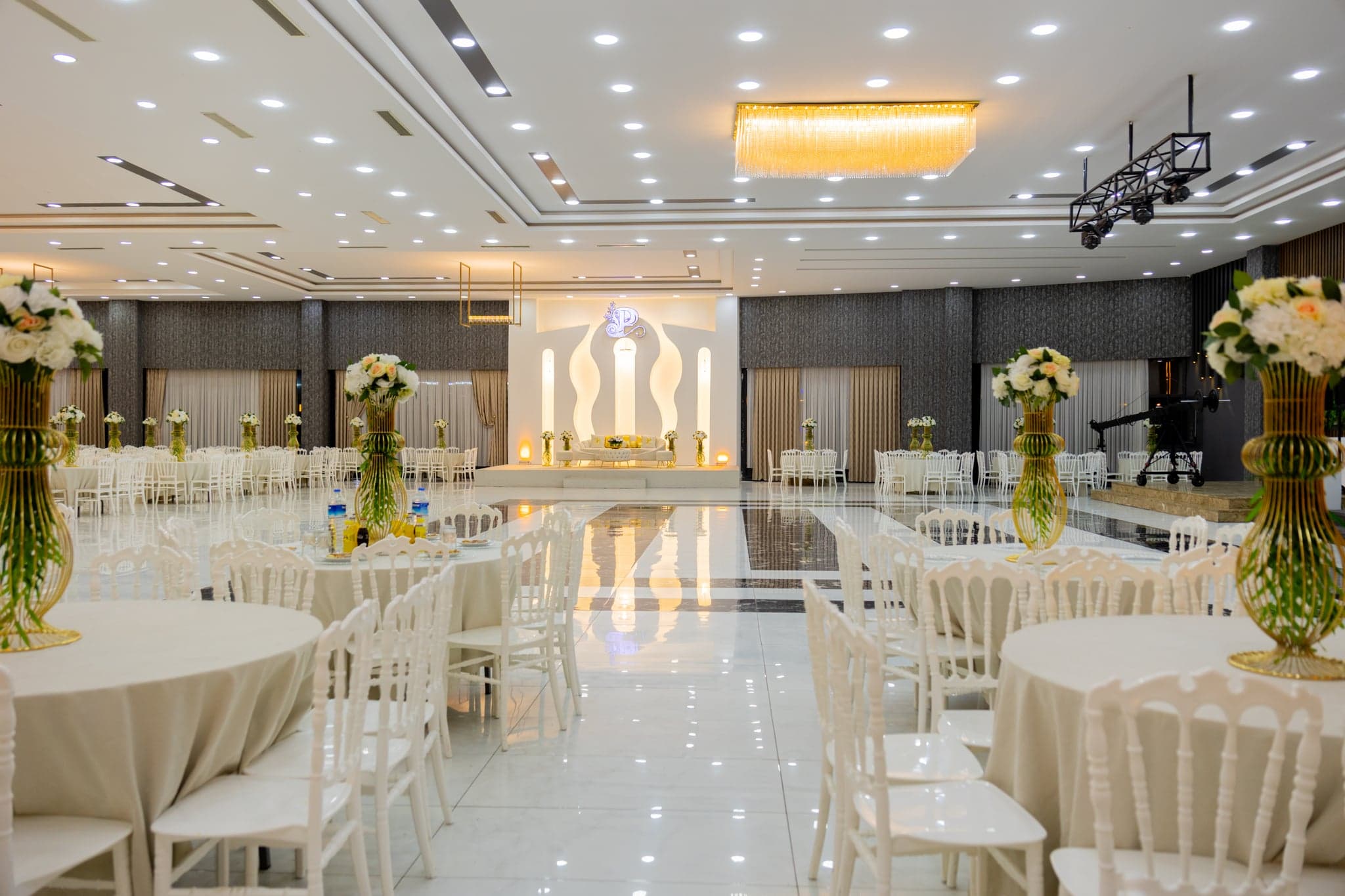 Golden Wedding VIP Gelin-Damat Alanı