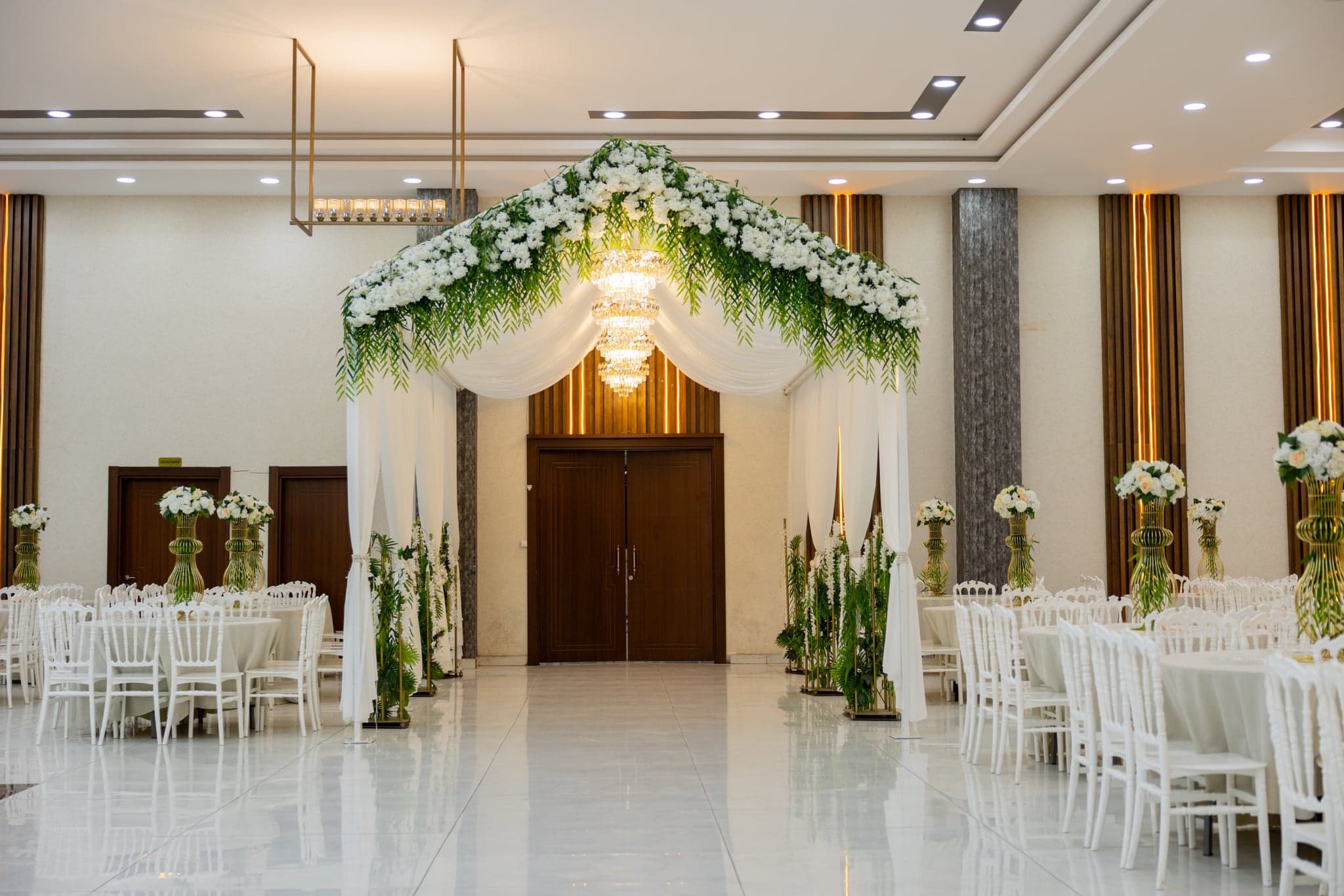 Golden Wedding VIP Çiçek ve Şamdan Detayları